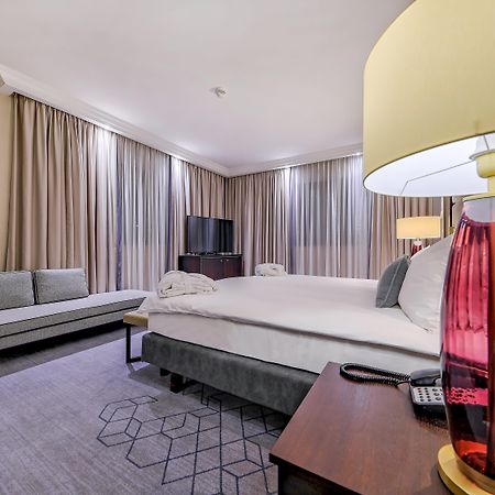 Intercontinental Warszawa By Ihg Hotel Luaran gambar A room at the hotel