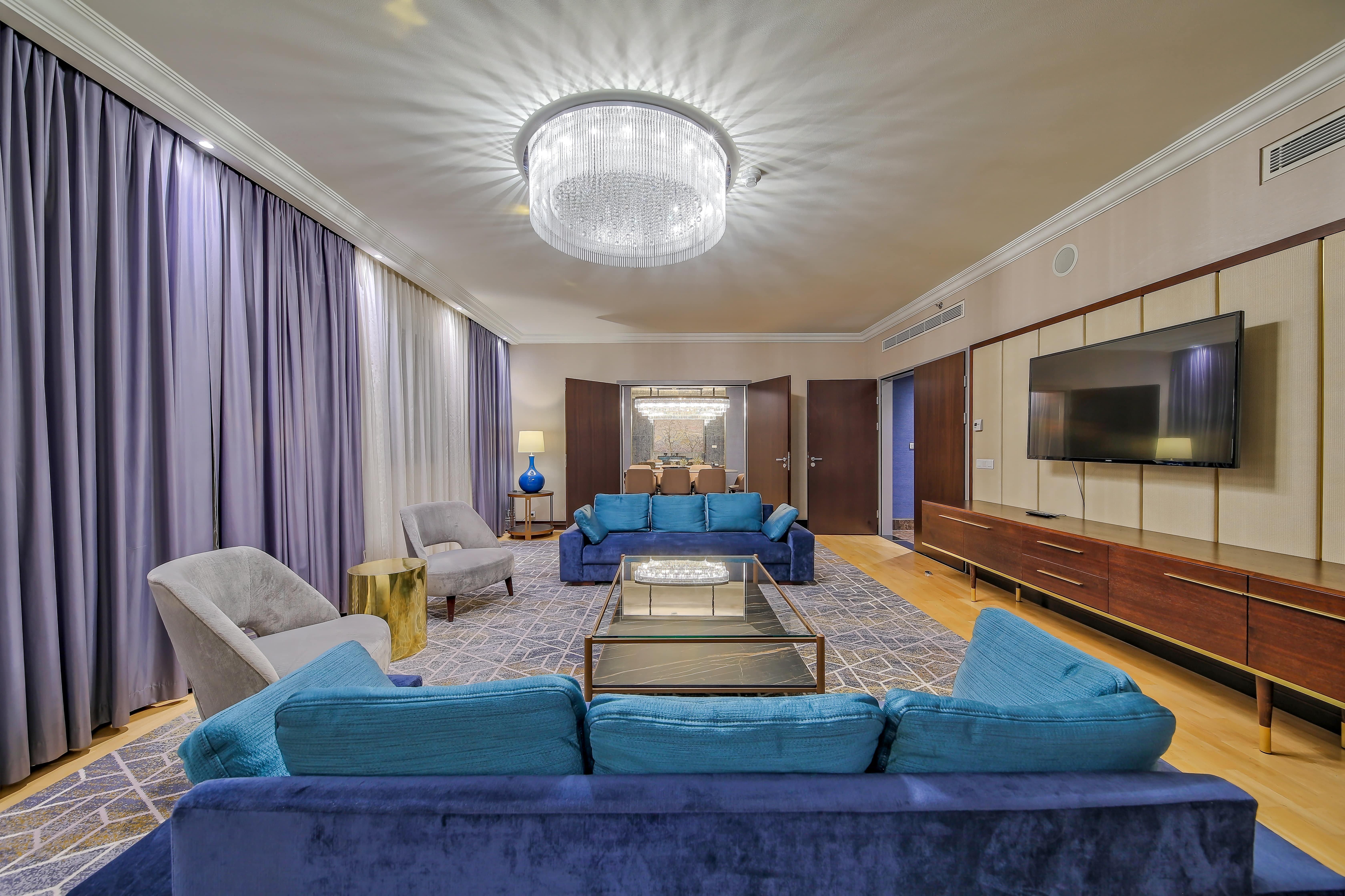Intercontinental Warszawa By Ihg Hotel Luaran gambar The living room of the suite