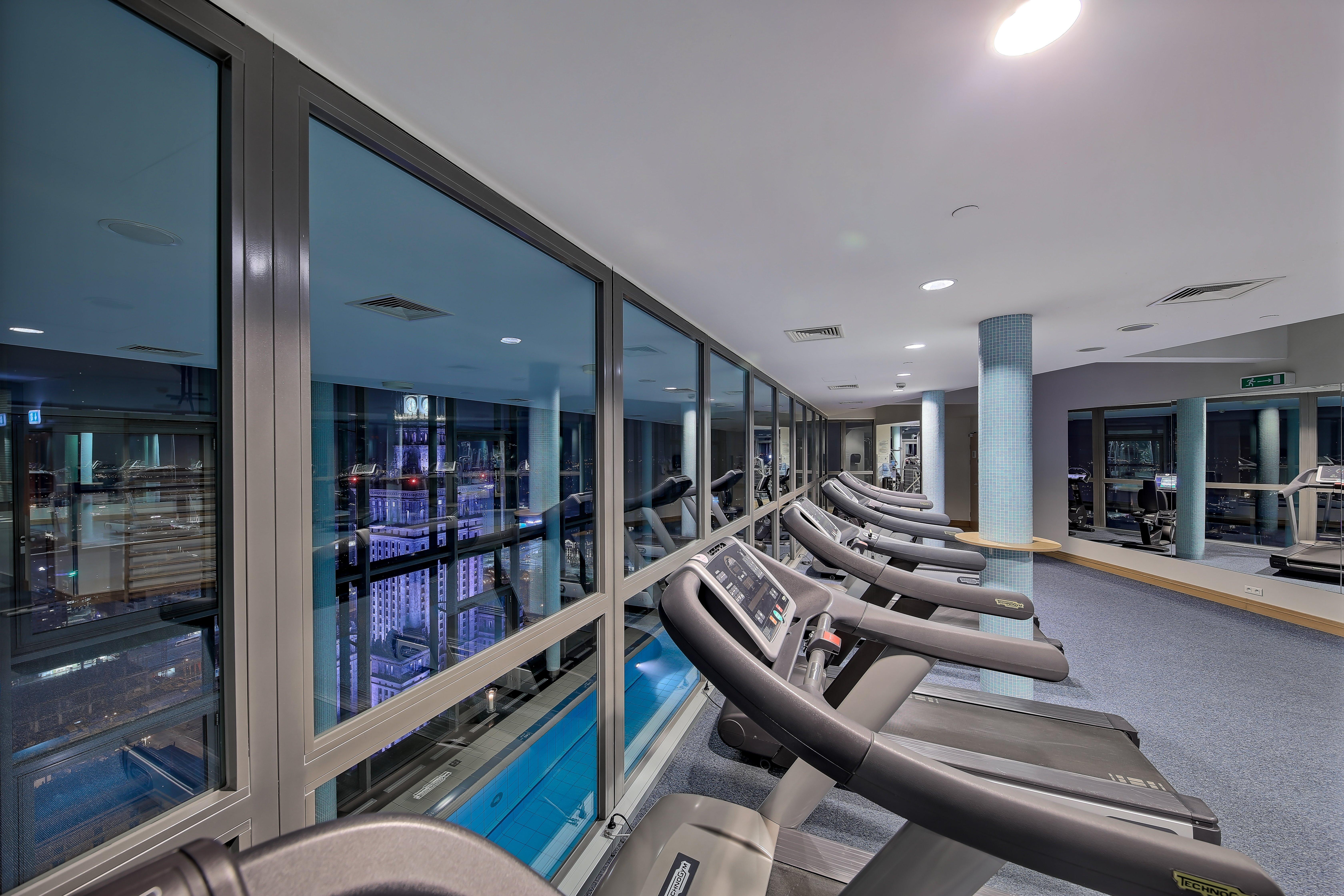 Intercontinental Warszawa By Ihg Hotel Luaran gambar The gym at the hotel