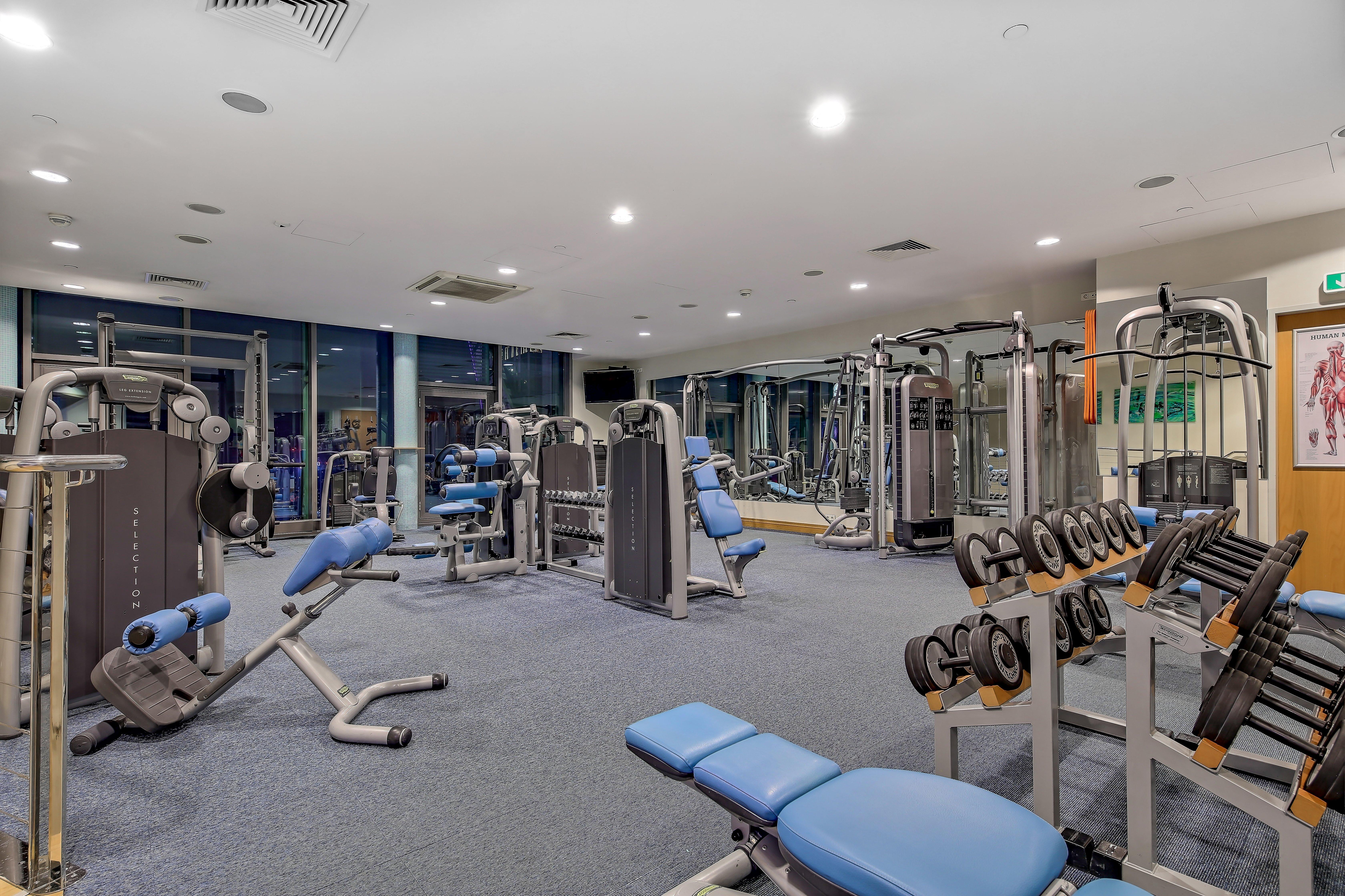 Intercontinental Warszawa By Ihg Hotel Luaran gambar The gym at the hotel