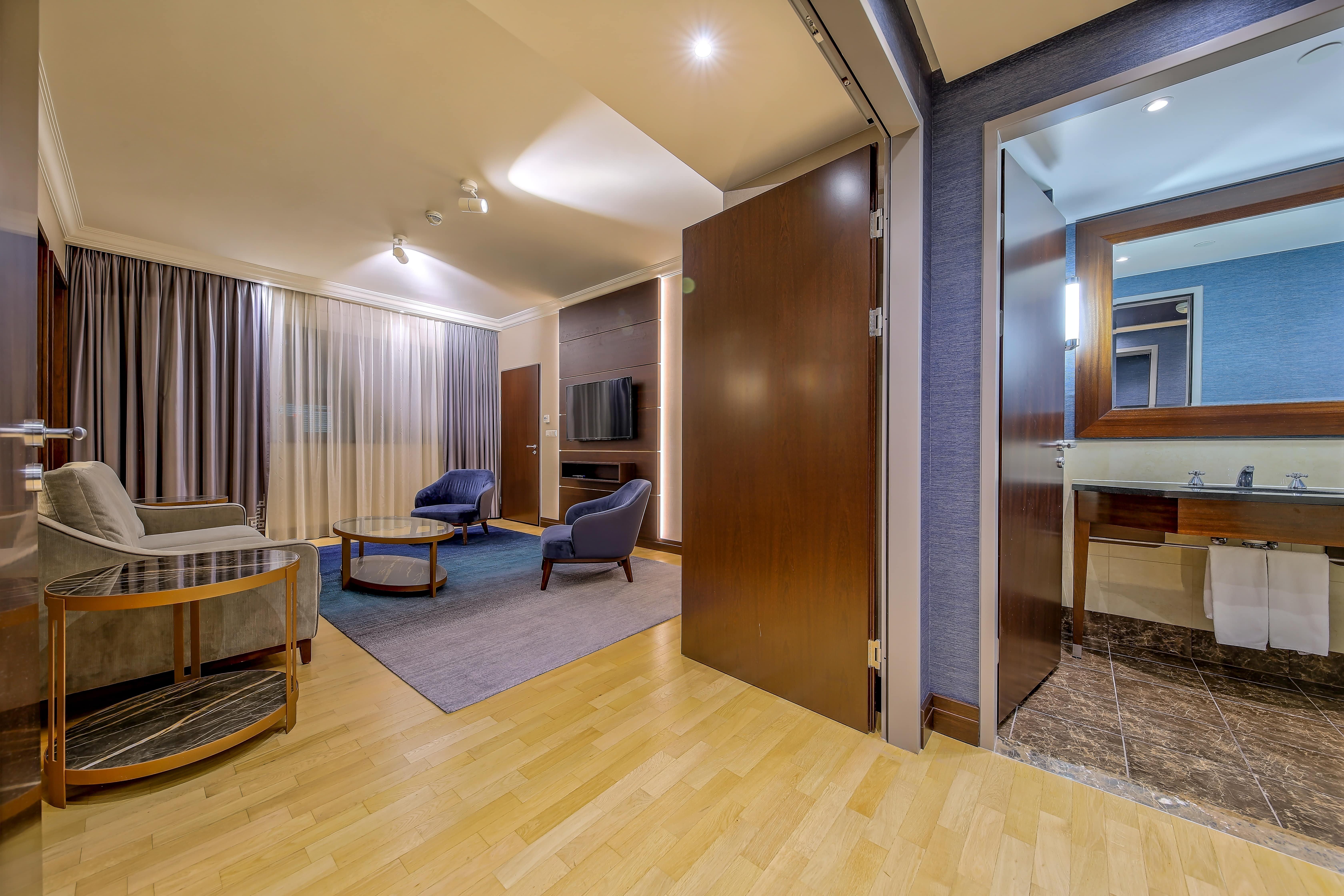 Intercontinental Warszawa By Ihg Hotel Luaran gambar A suite at the hotel
