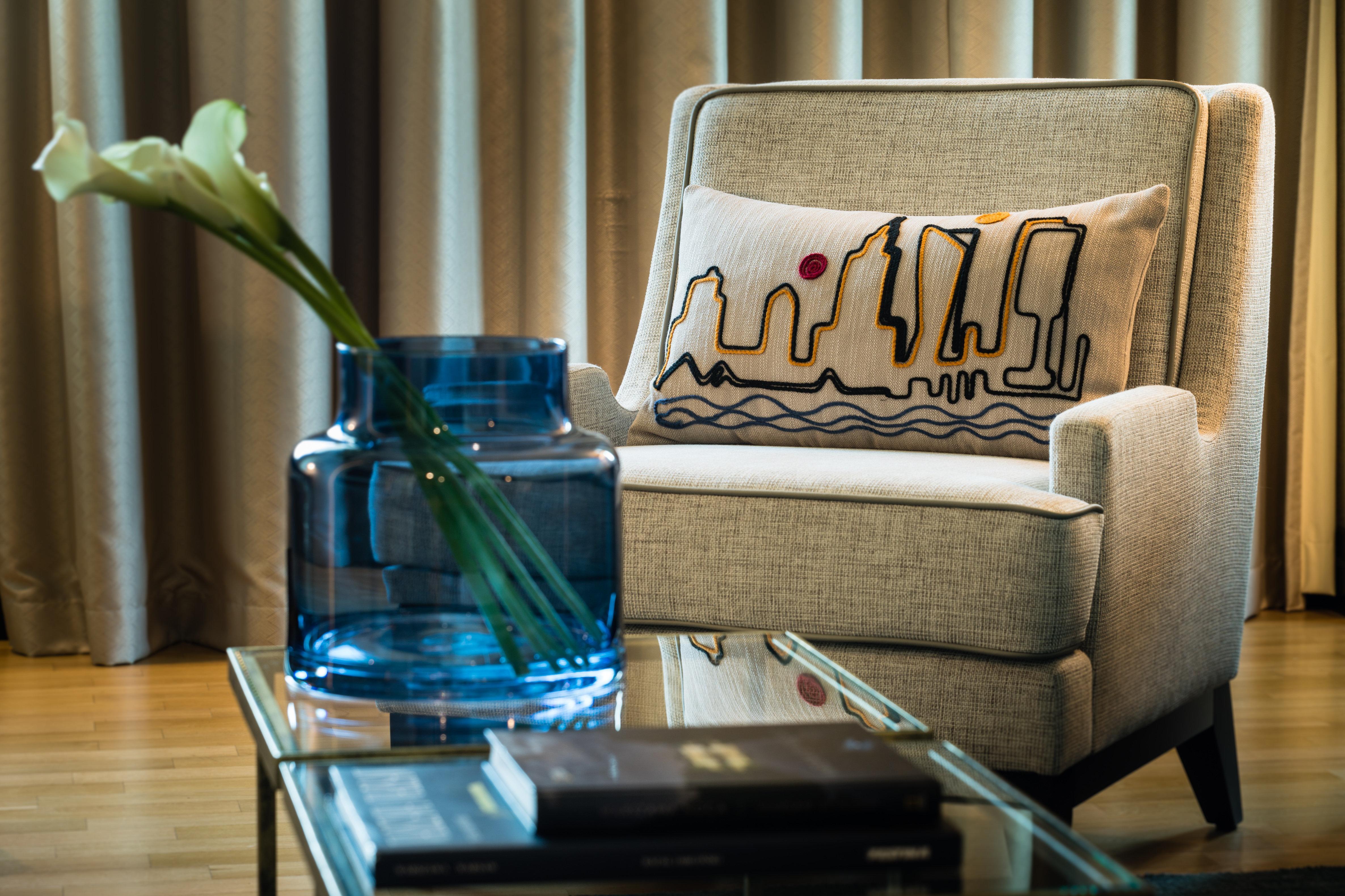 Intercontinental Warszawa By Ihg Hotel Luaran gambar A chair designed by the designer
