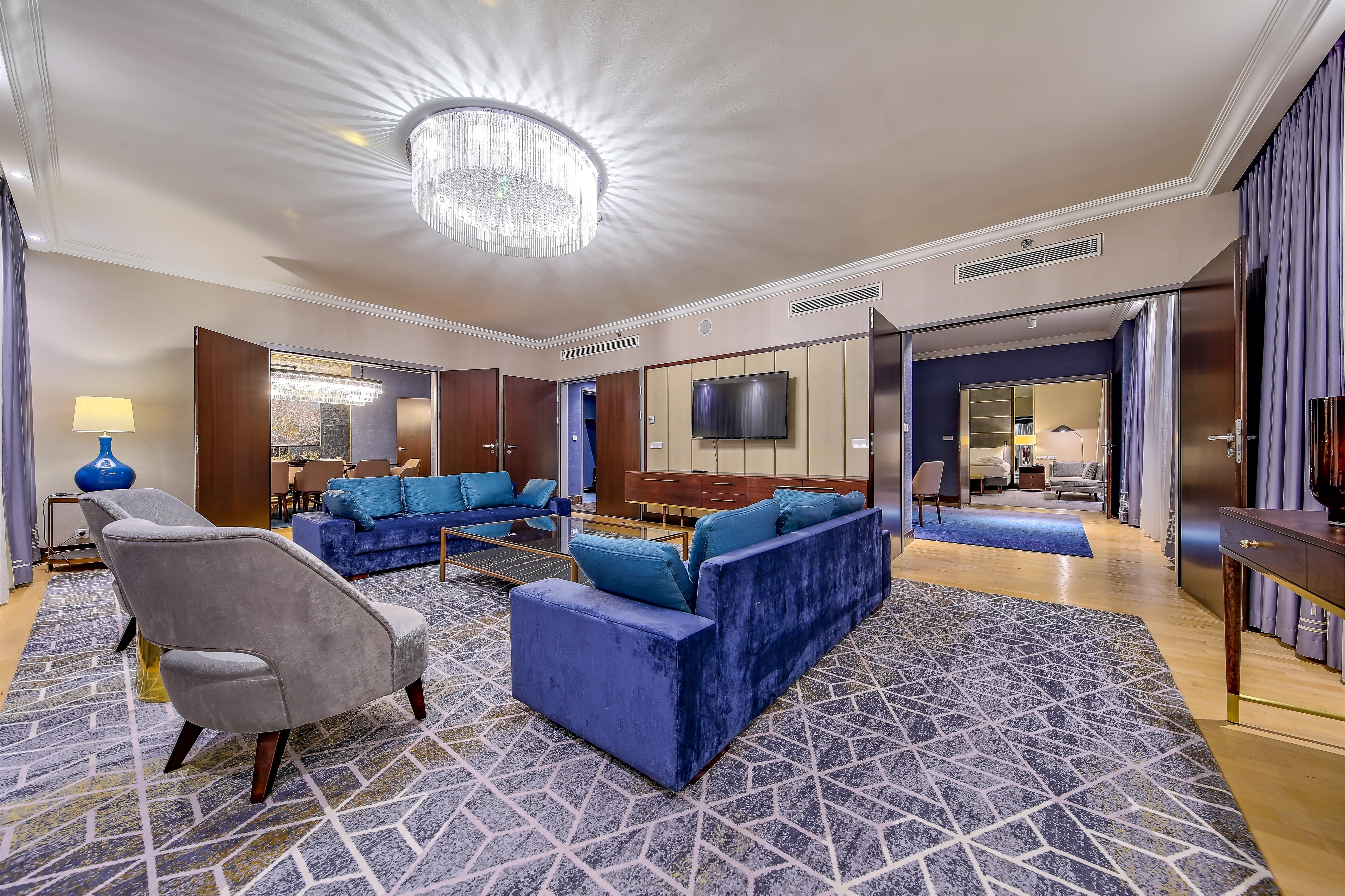 Intercontinental Warszawa By Ihg Hotel Luaran gambar A suite at the hotel