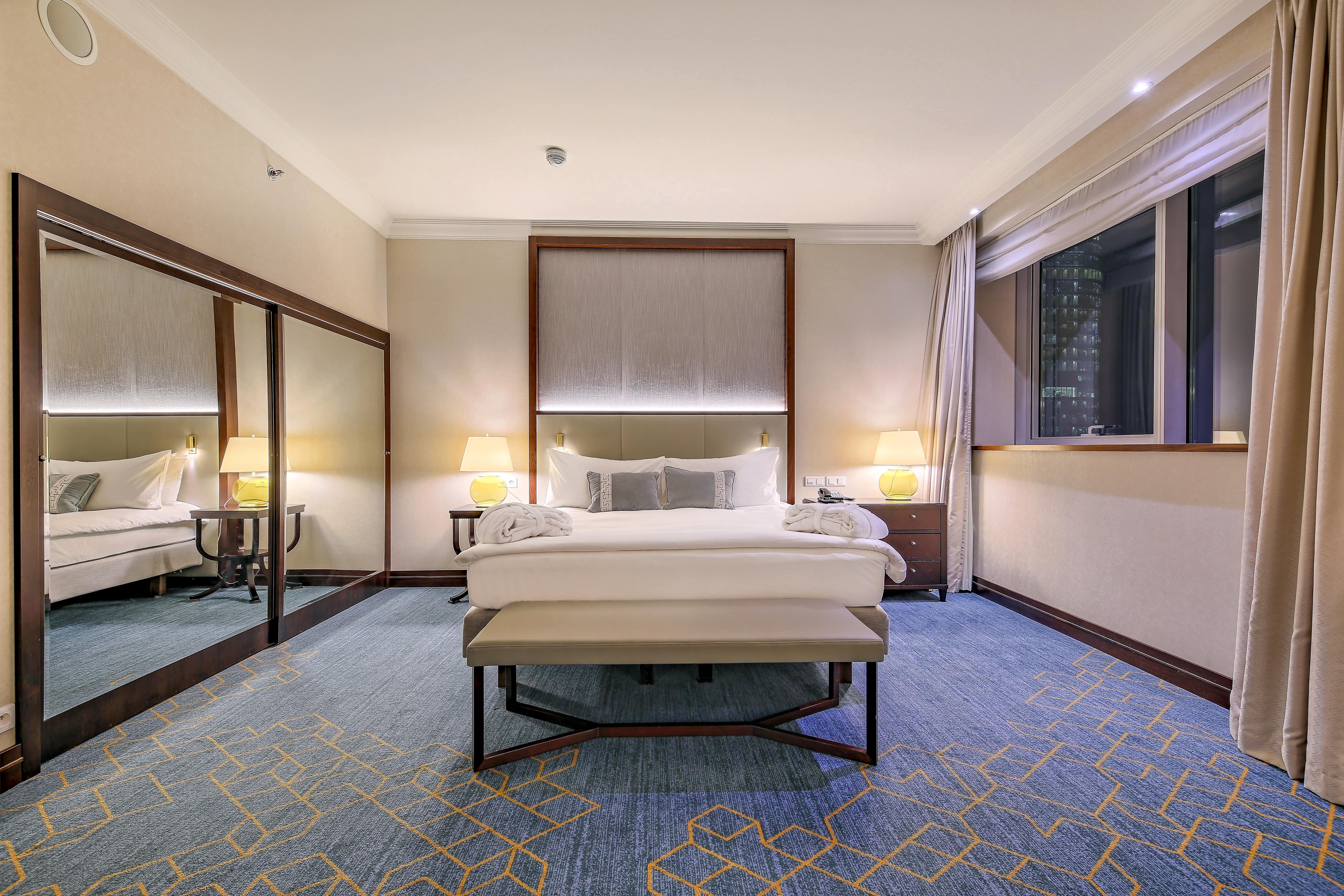 Intercontinental Warszawa By Ihg Hotel Luaran gambar A room at the hotel