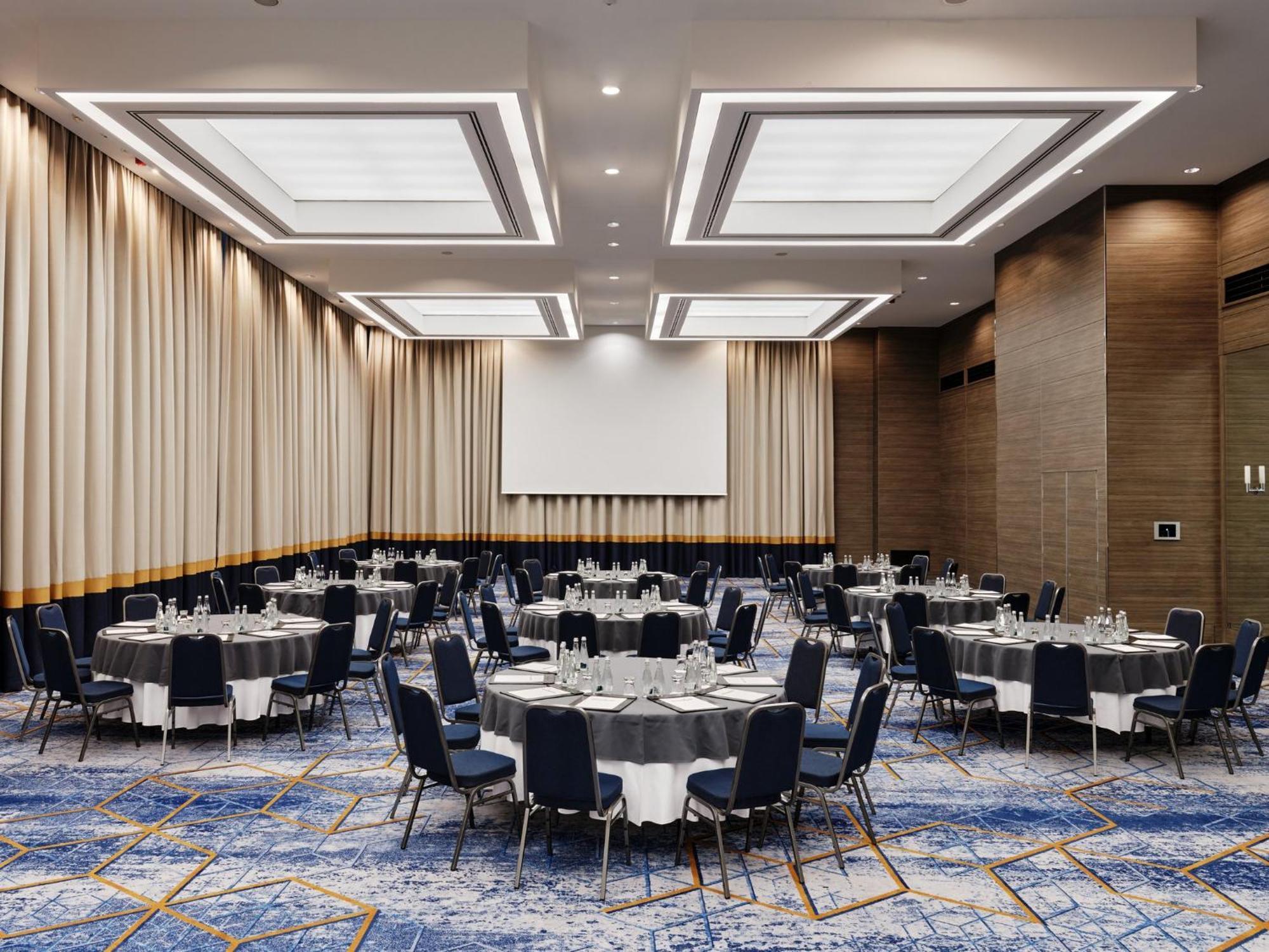 Intercontinental Warszawa By Ihg Hotel Luaran gambar The ballroom at the Mandarin Oriental, Hong Kong