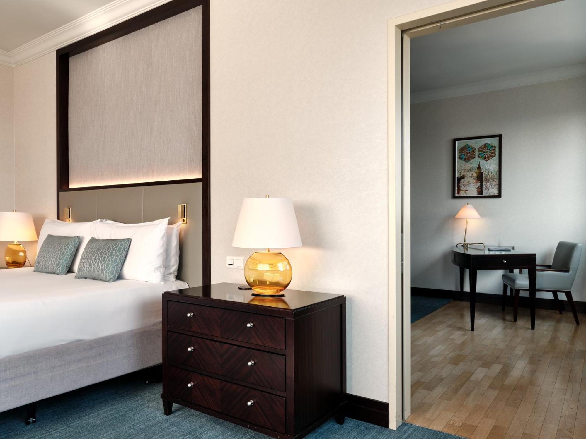 Intercontinental Warszawa By Ihg Hotel Luaran gambar A room at the hotel